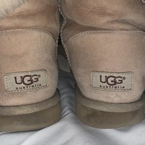 🎁 BOTH Ugg’s for $35 Women’s UGG boots size 8
